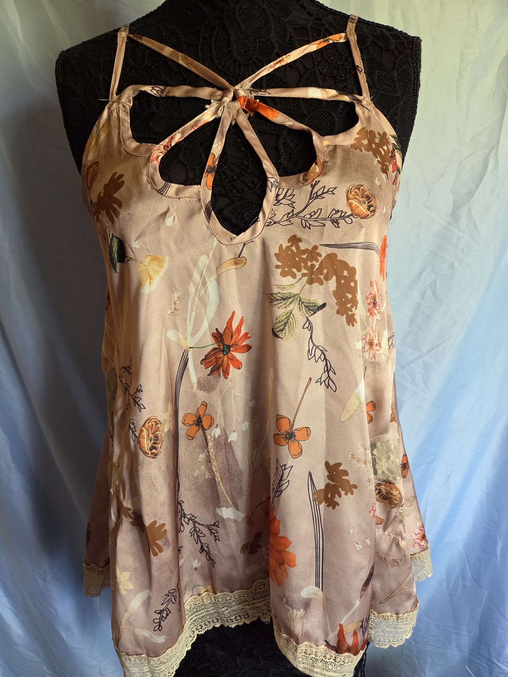 POL Floral Keyhole Strappy Camisole - Blush & Orange